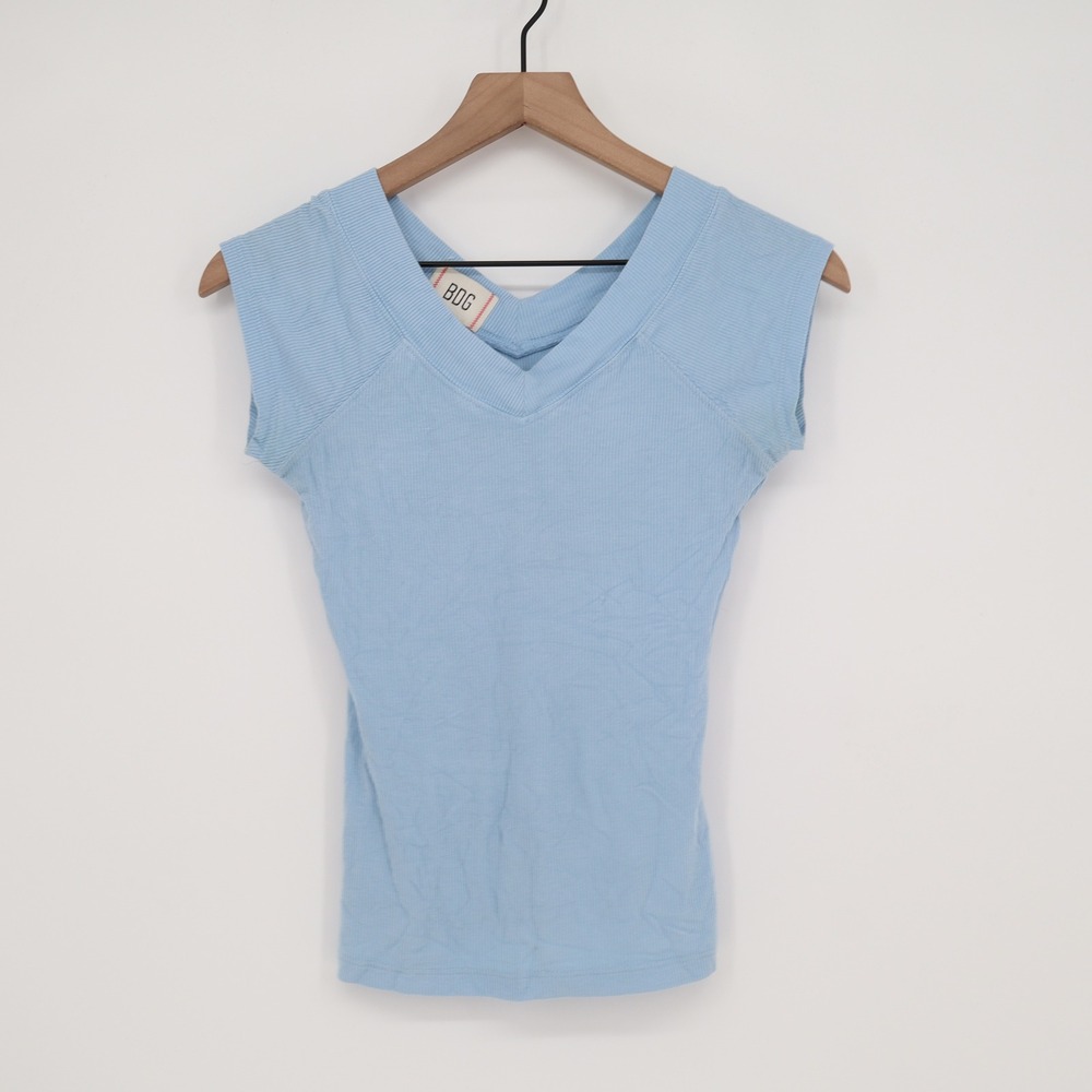 BDG Top Womens M Ribbed V-Neck Light Blue Cap Sleeve Slim Fit Excellent